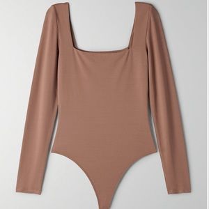 ARITZIA BABATON CONTOUR LONGSLEEVE BODYSUIT